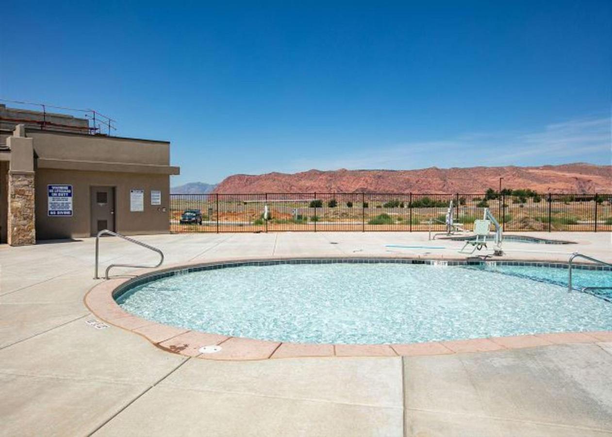 Lounging At The Ledges Apartment St. George Bagian luar foto